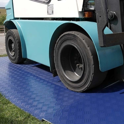 เสื่อ Rig พลาสติก HDPE สีฟ้าชั่วคราว 2 × 8 ฟุตสำหรับพรมถนนสำหรับงานหนัก