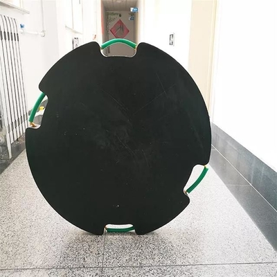 แผ่นตีนตะขาบแจ็คพลาสติก HDPE สีดำกลมสำหรับเครนเคลื่อนที่