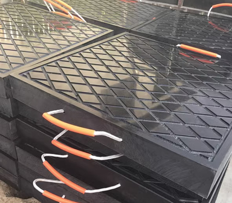 รถบรรทุกมืออาชีพ 30 มม พลาสติกเครน Outrigger Pads Mat Stabilizer Uhmwpe สีดํา
