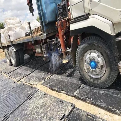 เสื่อถนนแบบพกพาพื้นพลาสติกแข็ง Hdpe เสื่อป้องกันพื้นถนน