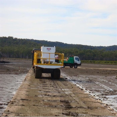 แผ่นป้องกันพื้น HDPE ขนาด 2 * 8 ฟุตแผ่นปูทางเข้าถนนชั่วคราวสำหรับงานก่อสร้าง