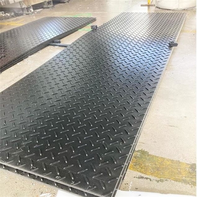 พรมปูพื้นถนนชั่วคราว HDPE สีดำสำหรับเครื่องจักรหนัก