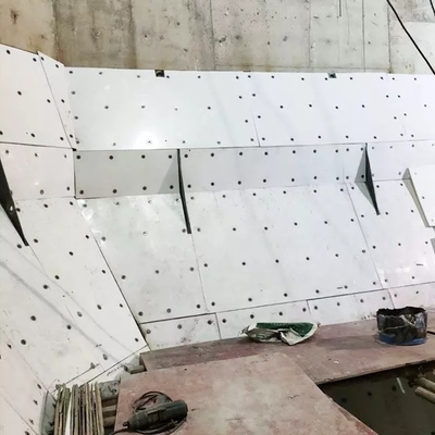 คุณสมบัติหล่อลื่นตัวเองสีขาว UHMWPE พลาสติกไซโลแผ่นบังเกอร์ถ่านหิน