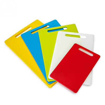 เขียงเขียงครัว HDPE สี่เหลี่ยมผืนผ้าหลายสีพร้อมที่จับ