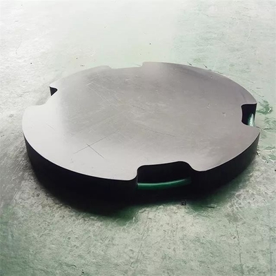 แผ่นตีนตะขาบแจ็คพลาสติก HDPE สีดำกลมสำหรับเครนเคลื่อนที่