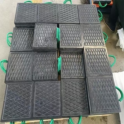 พลาสติกแข็งสีดำป้องกันการกระแทก HDPE Cribbing Blocks Crane Outrigger Pads Stack