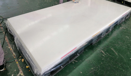 ประเทศจีน ผิวเรียบ สะดวกในการบํารุงรักษา Uhmwpe ระบบสนามน้ําแข็งหลังบ้านสังเคราะห์